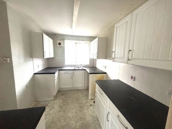 19 Alexander Road - Image 2