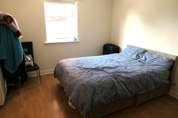 Flat 4 , 358 Parrswood Road - Image 5