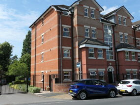 Flat 4 , 358 Parrswood Road
