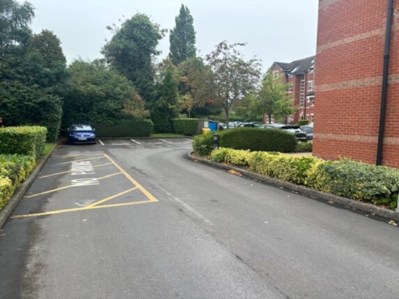 Flat 4 , 358 Parrswood Road - Image 8