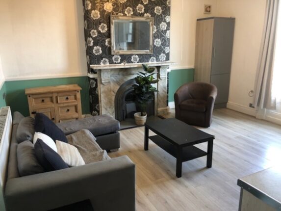 Apt 2, 12 Withington Road - Image 2