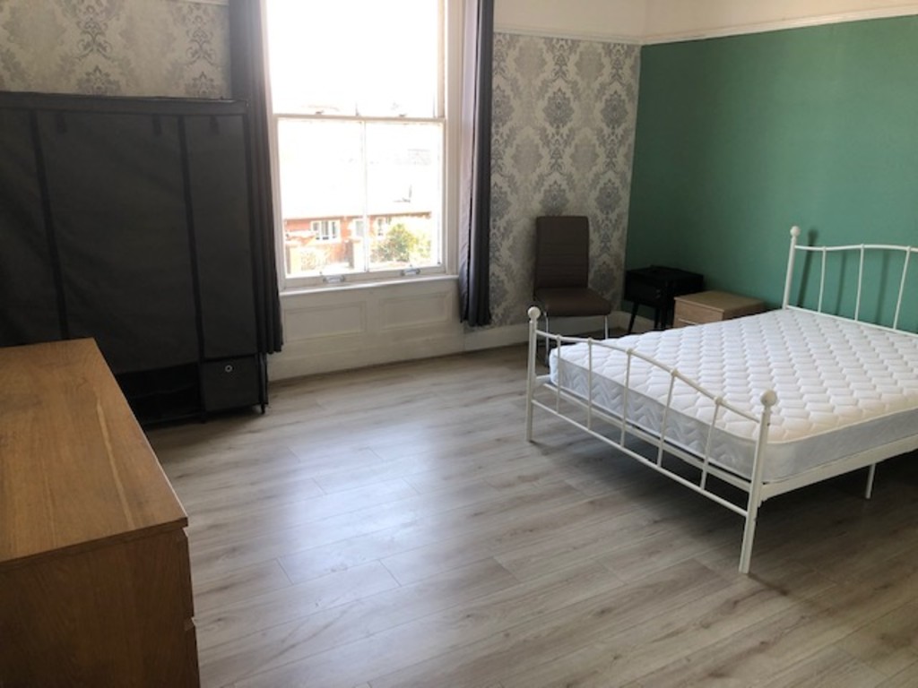 Apt 2, 12 Withington Road - Image 5