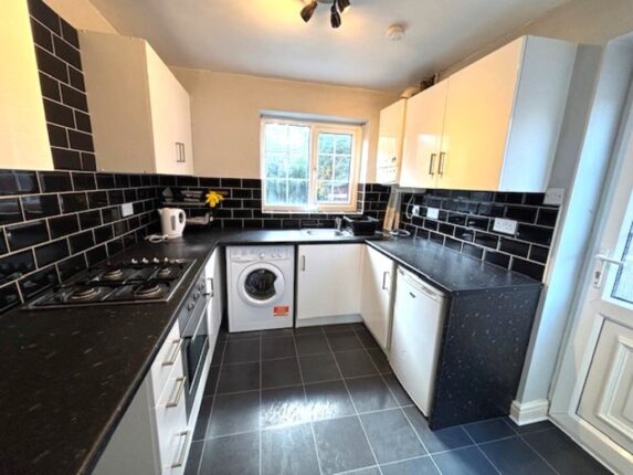 Wilderswood Close - Image 4