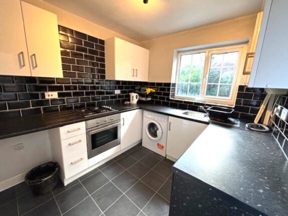Wilderswood Close - Image 5