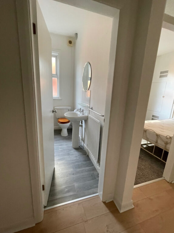 Flat 2, 46 Wood Road - Image 7