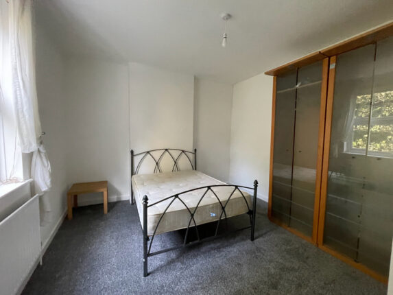 Flat 2, 46 Wood Road - Image 6
