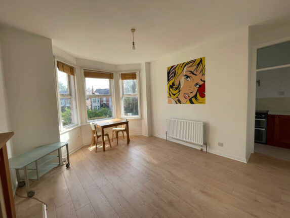 Flat 2, 46 Wood Road - Image 2